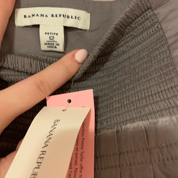 Grey Skirt - Banana Republic - Picture 4 of 7